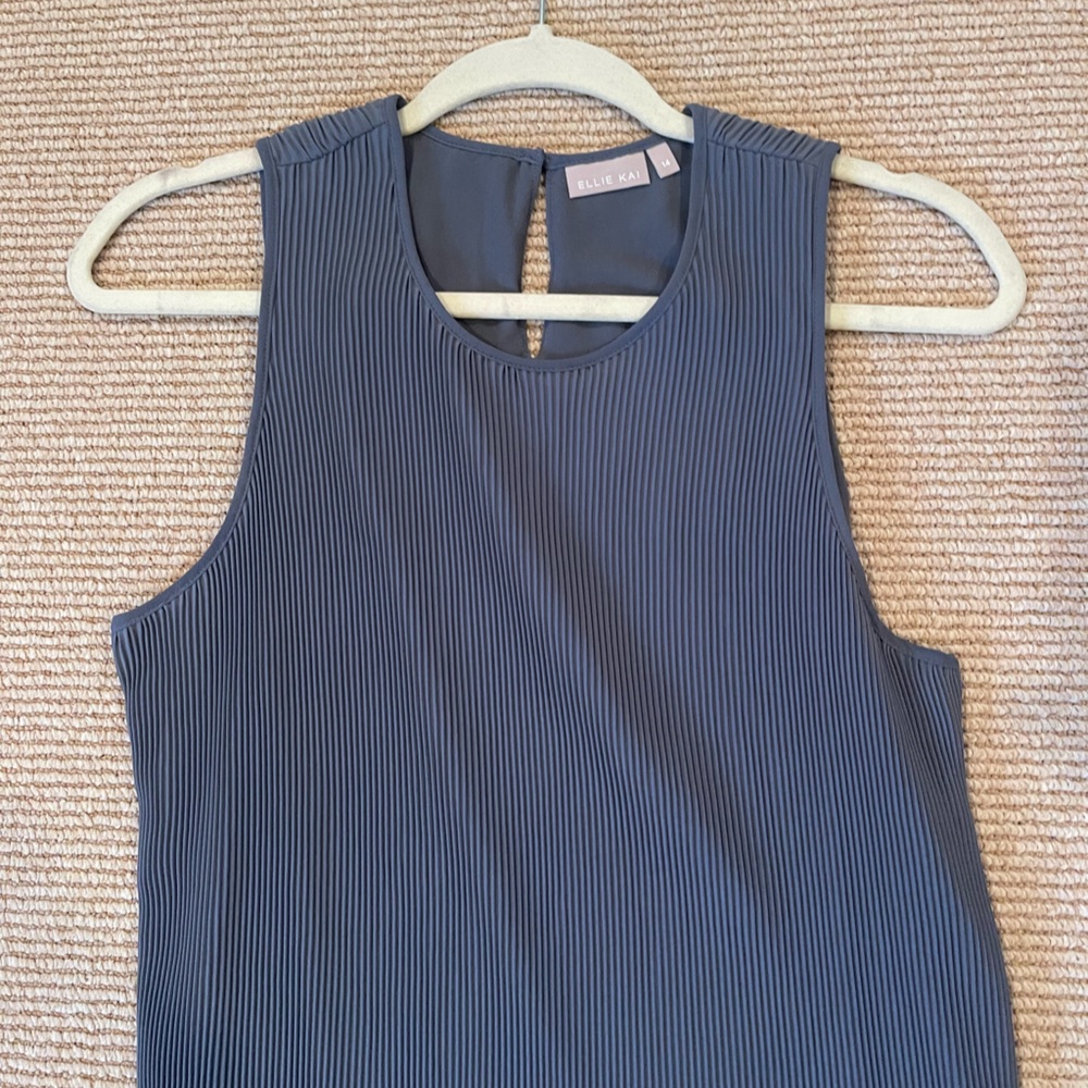 Ellie Kai sleeveless gray crewneck pleated top - Picture 5 of 7